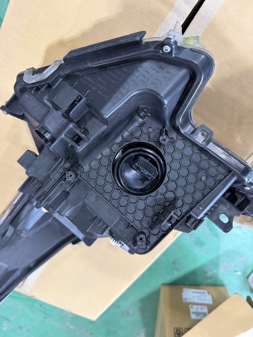 プリウス ヘッドライト 右 50