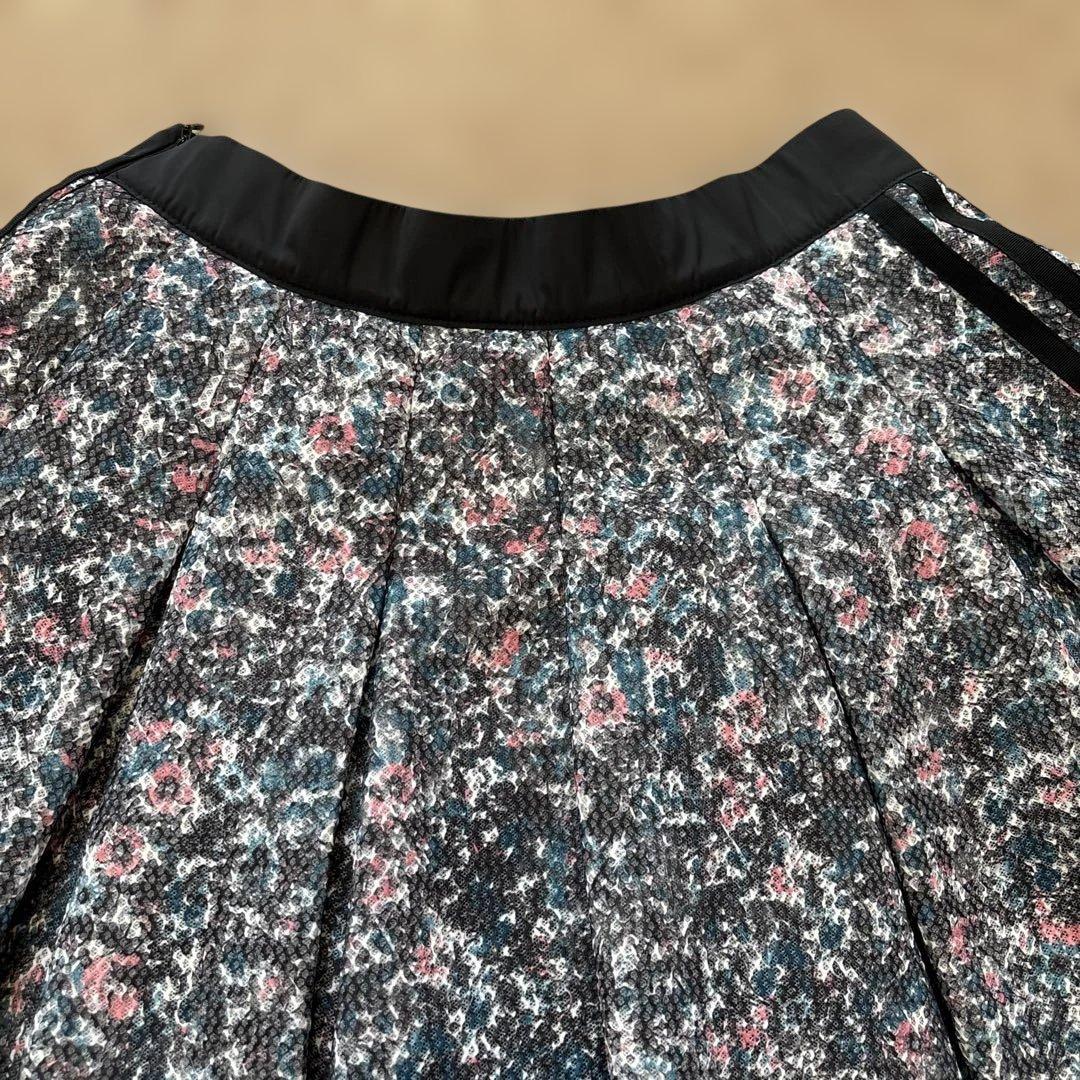 ジャックバニーモックネック白✖️アディダスプライムグリーン総柄フレアスカートM