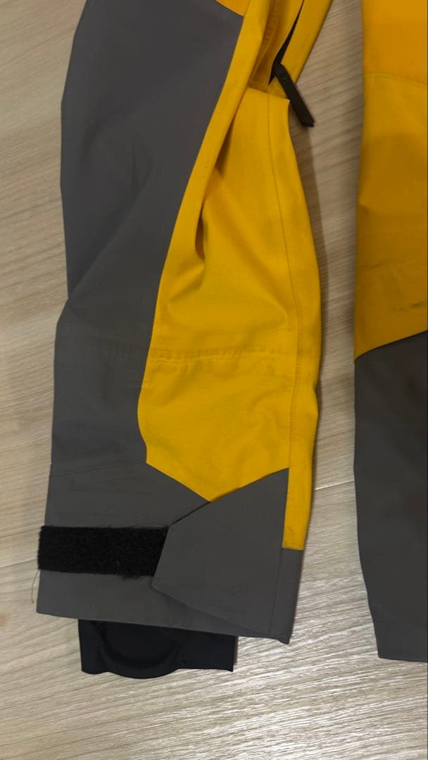 Peak Performance グラビティ ゴアテックス ジャケット　サイズM