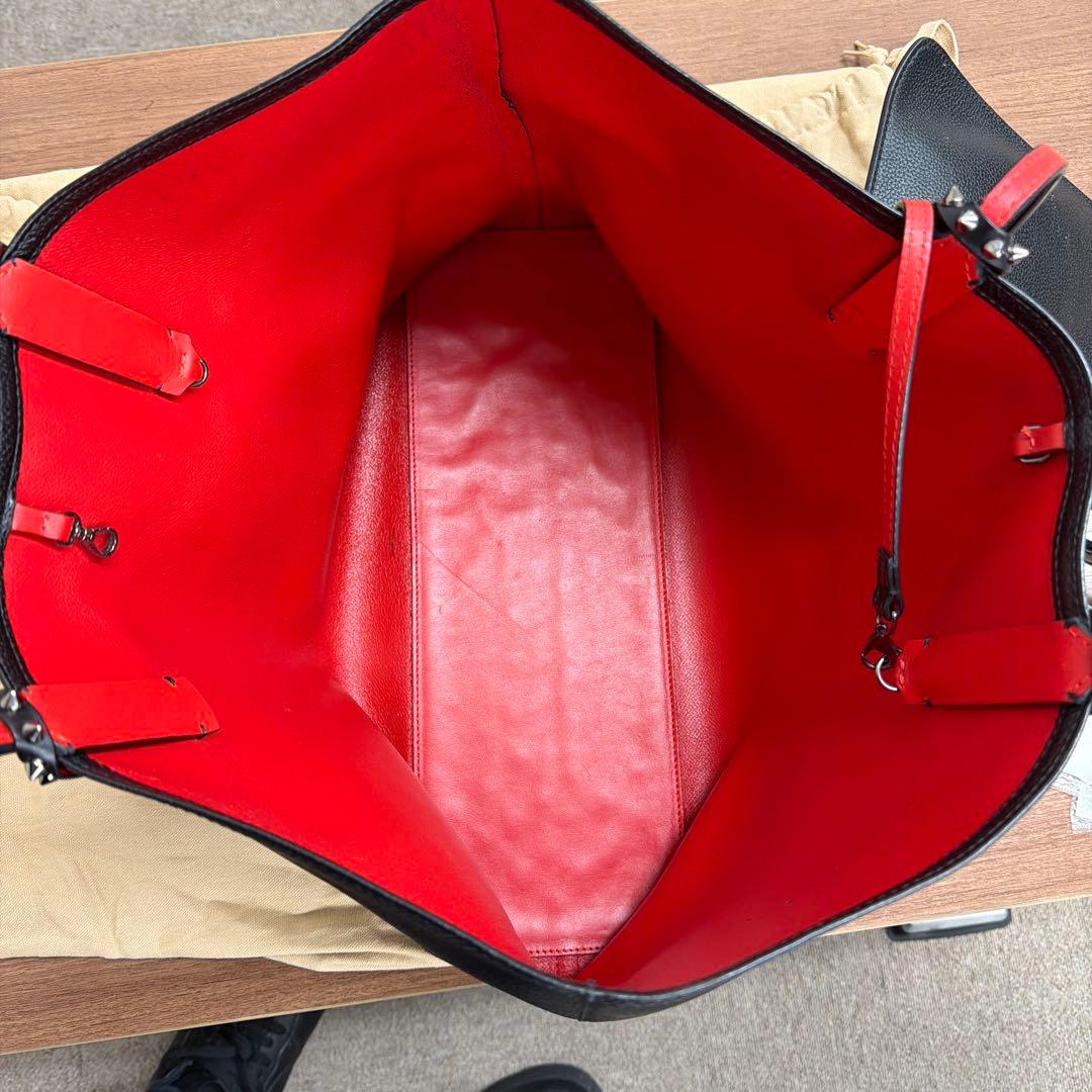 スタッズ付き黒レザートートバッグ