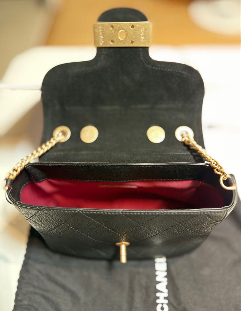 CHANEL ブラックレザー ショルダーバッグ