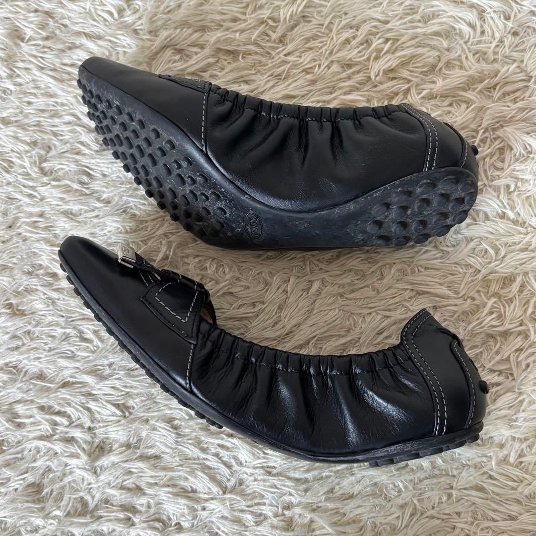 美品　トッズ　スクエアトゥ　レザー　黒　フラットシューズ　パンプス　コンパクト