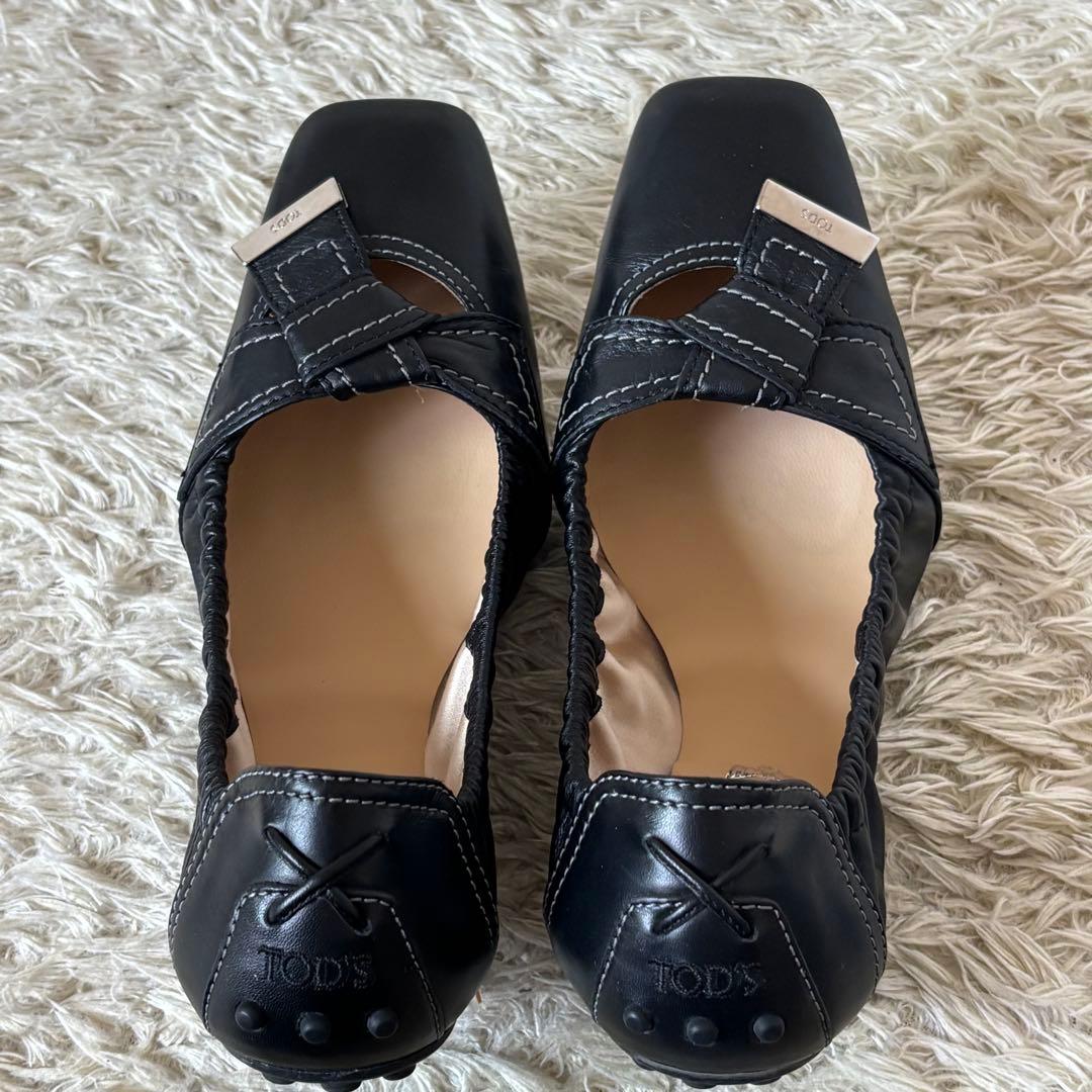 美品　トッズ　スクエアトゥ　レザー　黒　フラットシューズ　パンプス　コンパクト
