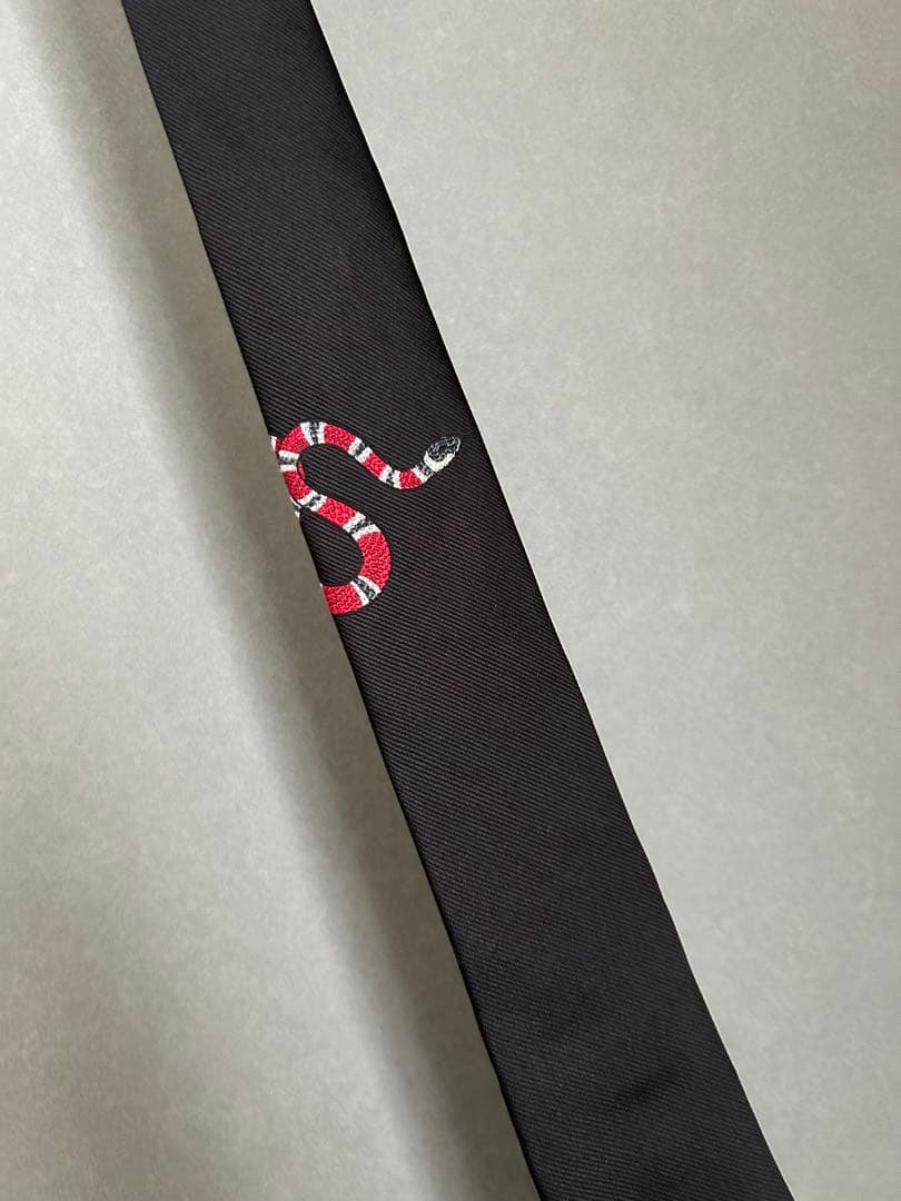 ★美品★ GUCCI グッチ ネクタイ グッチスネーク 結婚式 成人式 黒 蛇