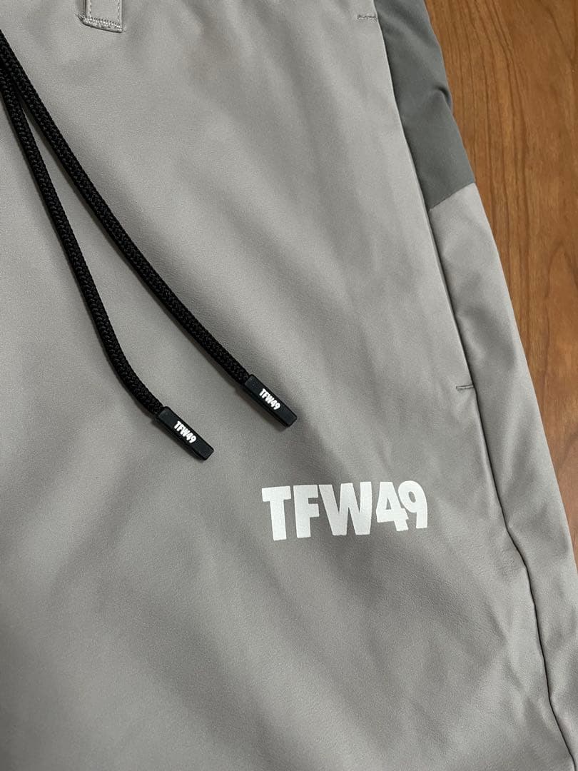 定価9万　新品　TFW49 ダウンブルゾン　セットアップ　ゴルフ　グレー　L