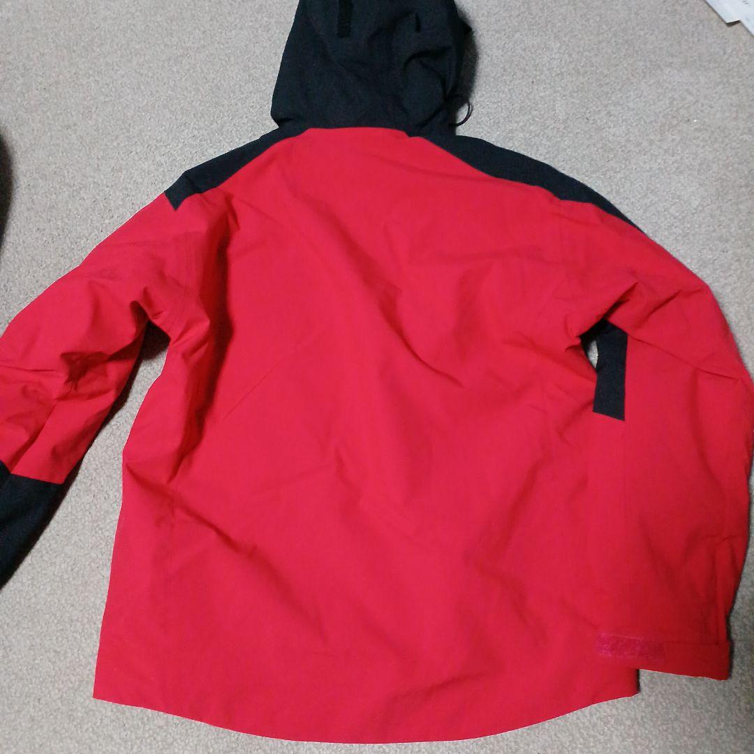 未使用　ONYONE　オンヨネ スキーウェア L　スノーボードウエア　赤