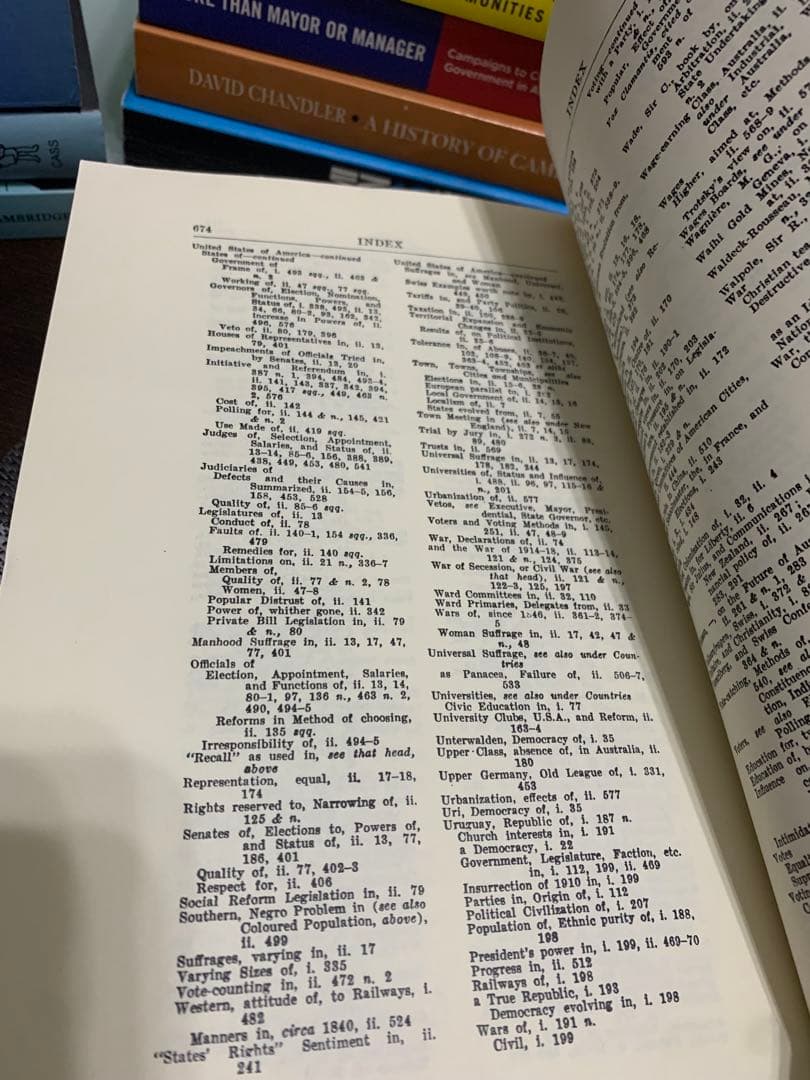 洋書 Modern Democracies Part Two