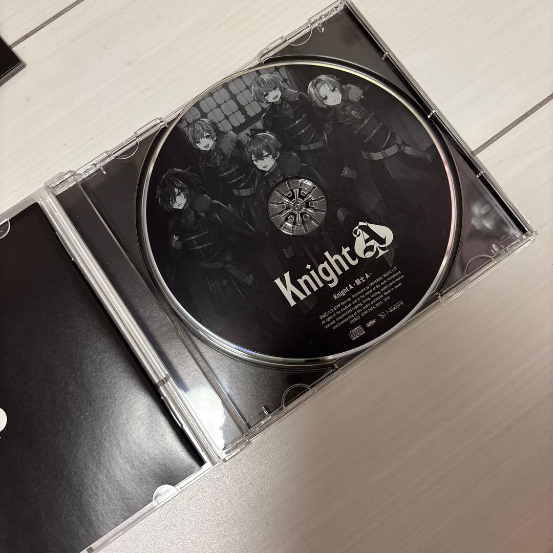 Knight A ポストカードセットとブレスレット