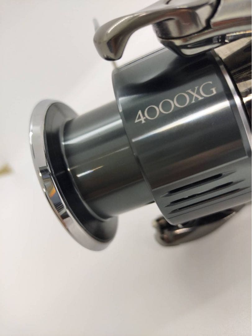 シマノ　22ステラ4000XG 替えハンドル付き（純正ハンドル＋夢屋EVAノブ）