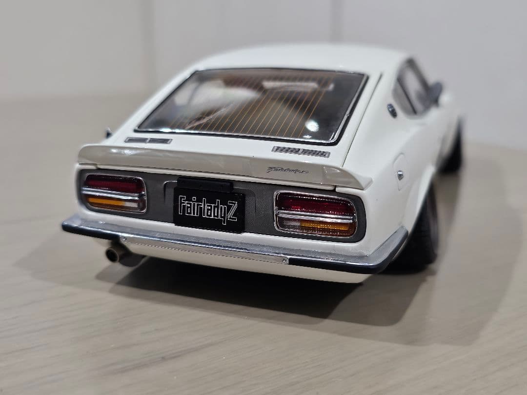 京商　1/18　日産　フェアレディZ　(S30)　Street・Sports