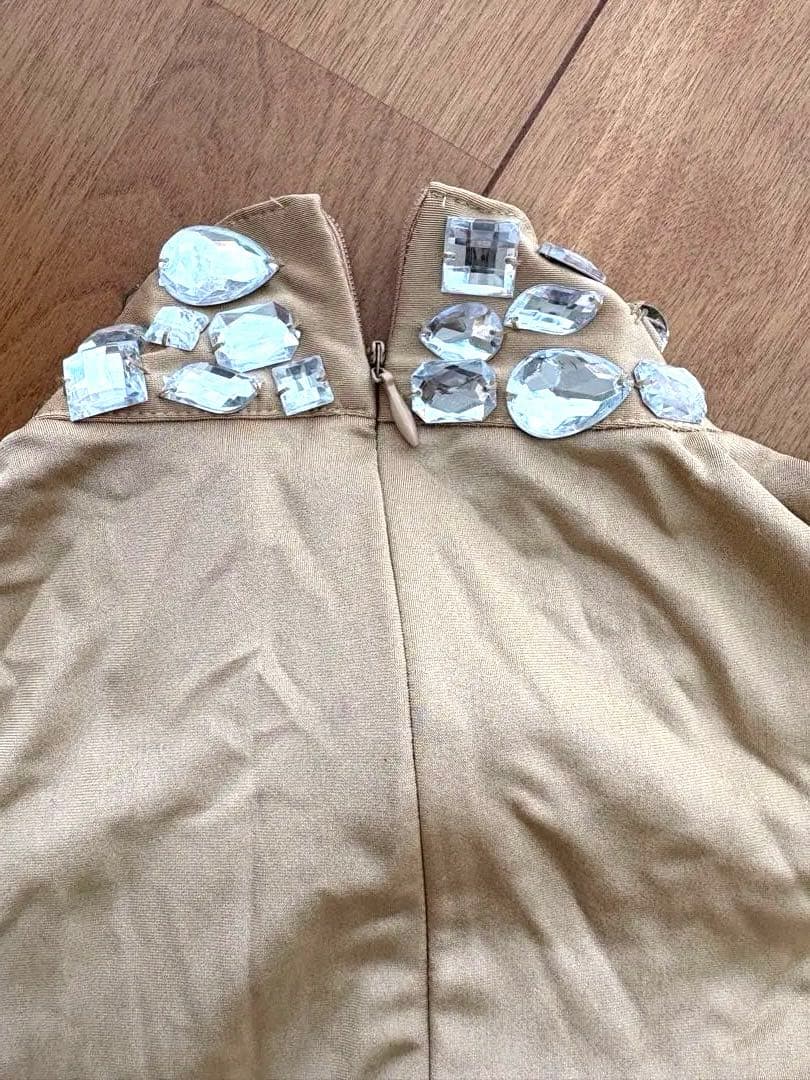 クリスタル装飾 ベージュ ボディスーツ　腰巻きレース付き