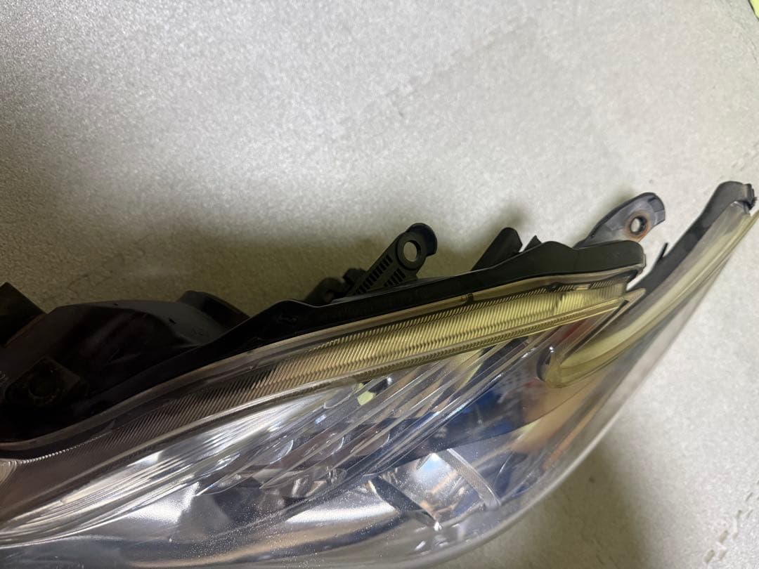 30プリウス 前期 S ヘッドライト 研磨後クリア塗装済