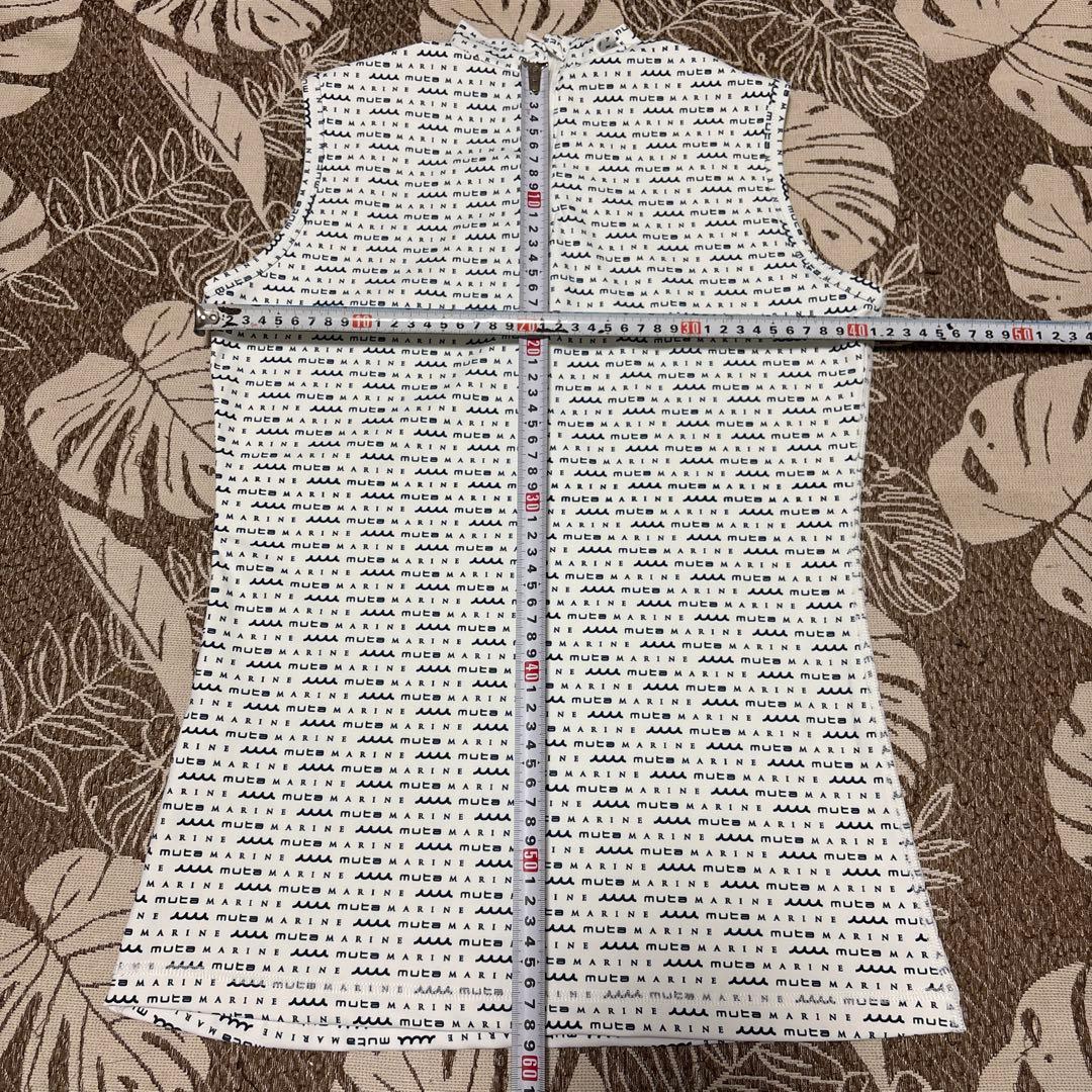 muta MARINE(ムータマリン)ロゴグラム モックネックスリーブレスシャツ