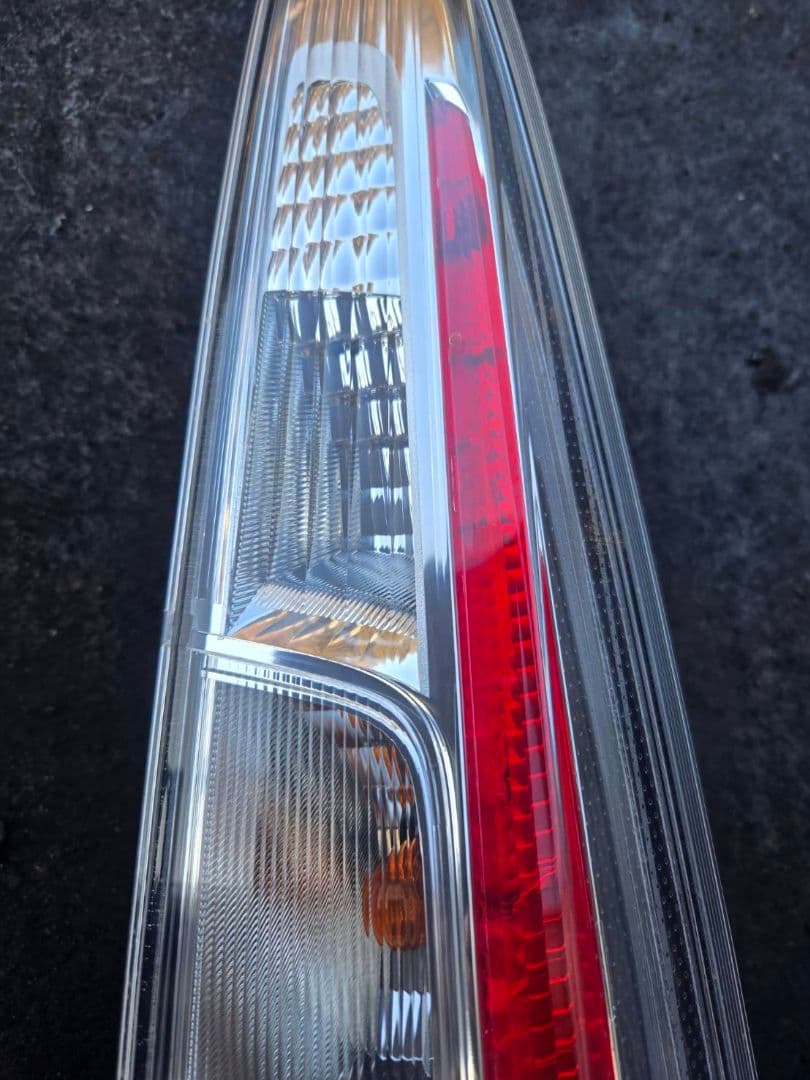 B21W 　日産　デイズ テールランプ