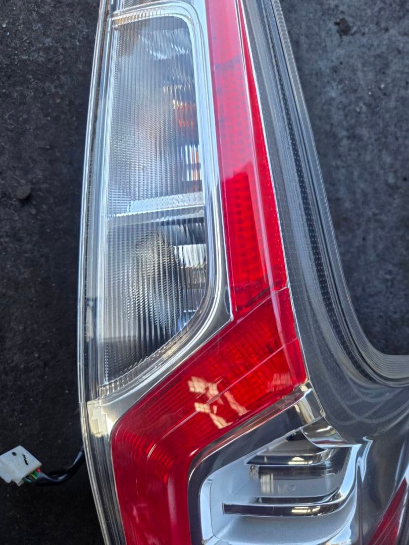 B21W 　日産　デイズ テールランプ