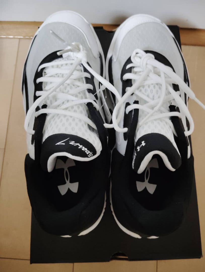 【値下げしました!!】新品·未使用アンダーアーマーUA Spawn 7