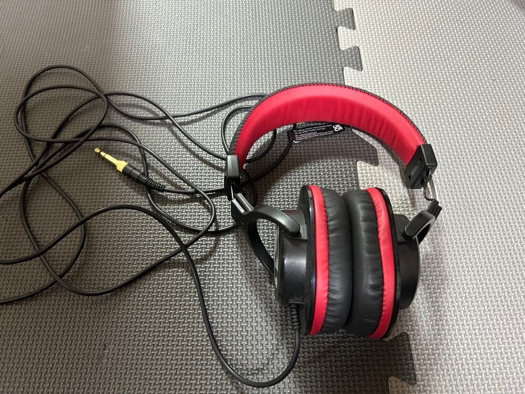 ほぼ新品【ヘッドフォン付き】Numark DJコントローラー LEDライト搭載