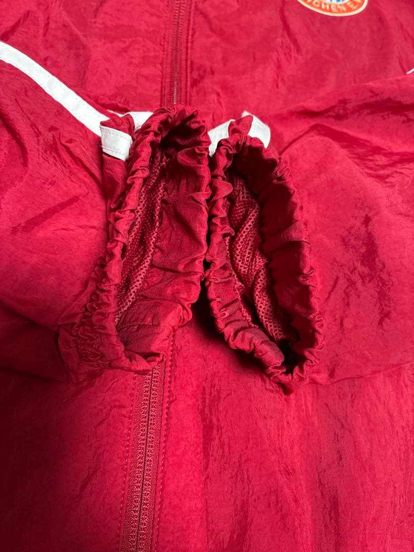 アディダス　バイエルンミュンヘン　アウター ナイロンジャケットウインドブレーカー