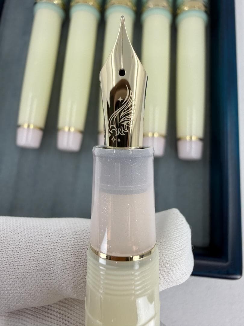 Mavis様　新品 MF nib Poesieオリジナル 万年筆 ユニコーンねこ