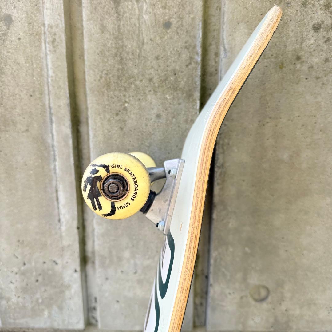 GIRL スケートボードデッキ ホワイト