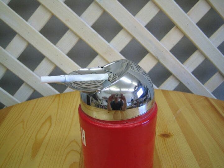 激レア　アメリカンカントリー　めちゃくちゃ可愛い灰皿　トラッシュ　ロゴ　赤　白