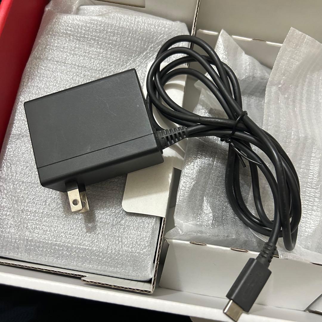 美品　Nintendo Switch 本体　付属品完備　使用少バッテリー強化版