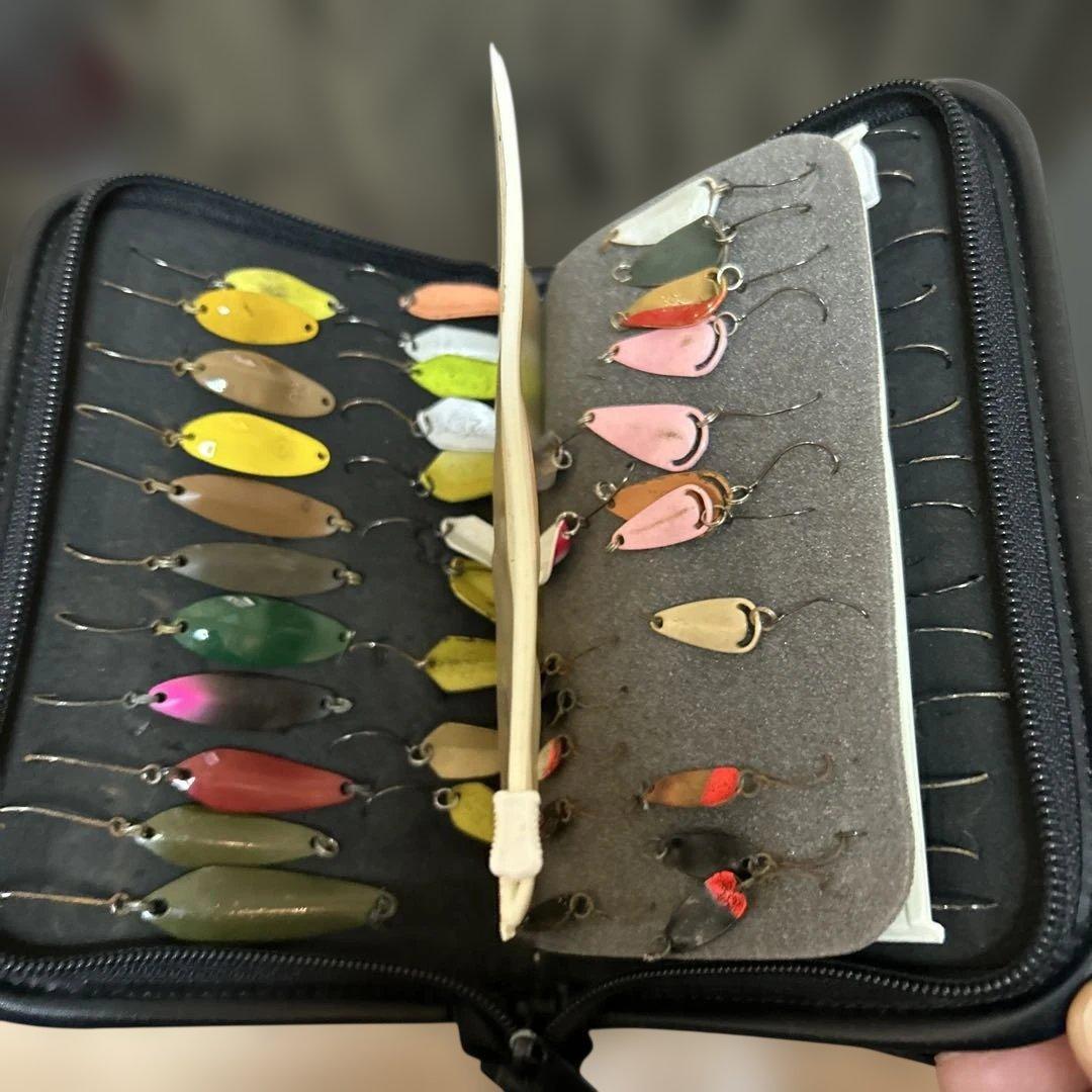 トラウト　ルアーセット86個※ケース付き