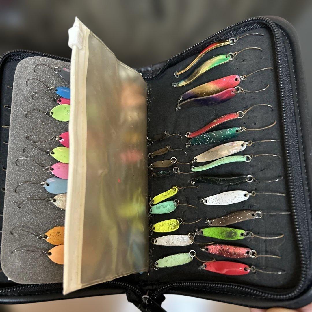 トラウト　ルアーセット86個※ケース付き