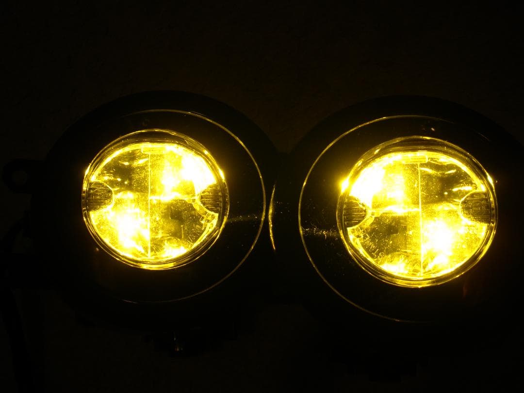 トヨタ純正　バイカラーフォグランプ　少々難あり品　アルファード　ヴォクシー　ノア