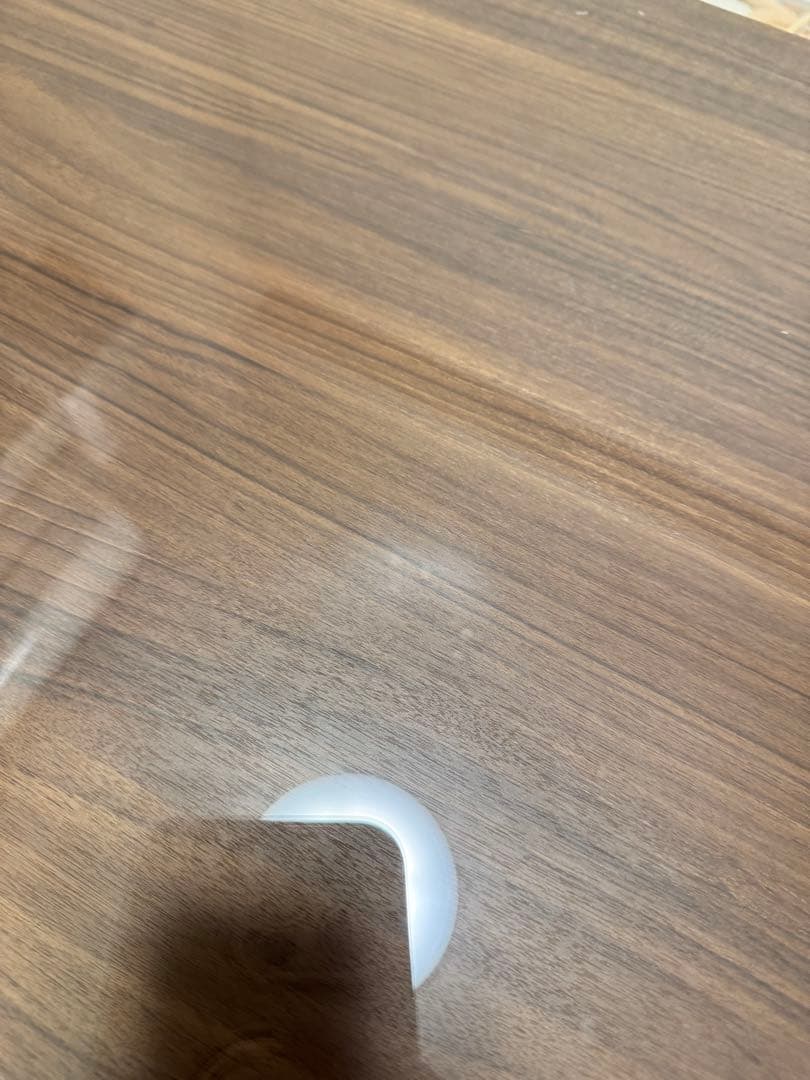 ガラス板のローテーブル