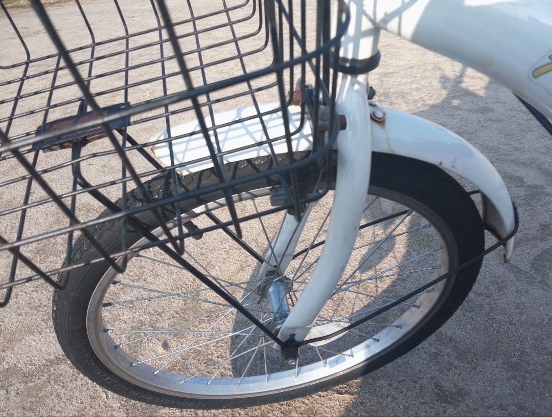 折りたたみ自転車 ホワイト 20インチ 汚れキズあり ヤマト置き配達可能