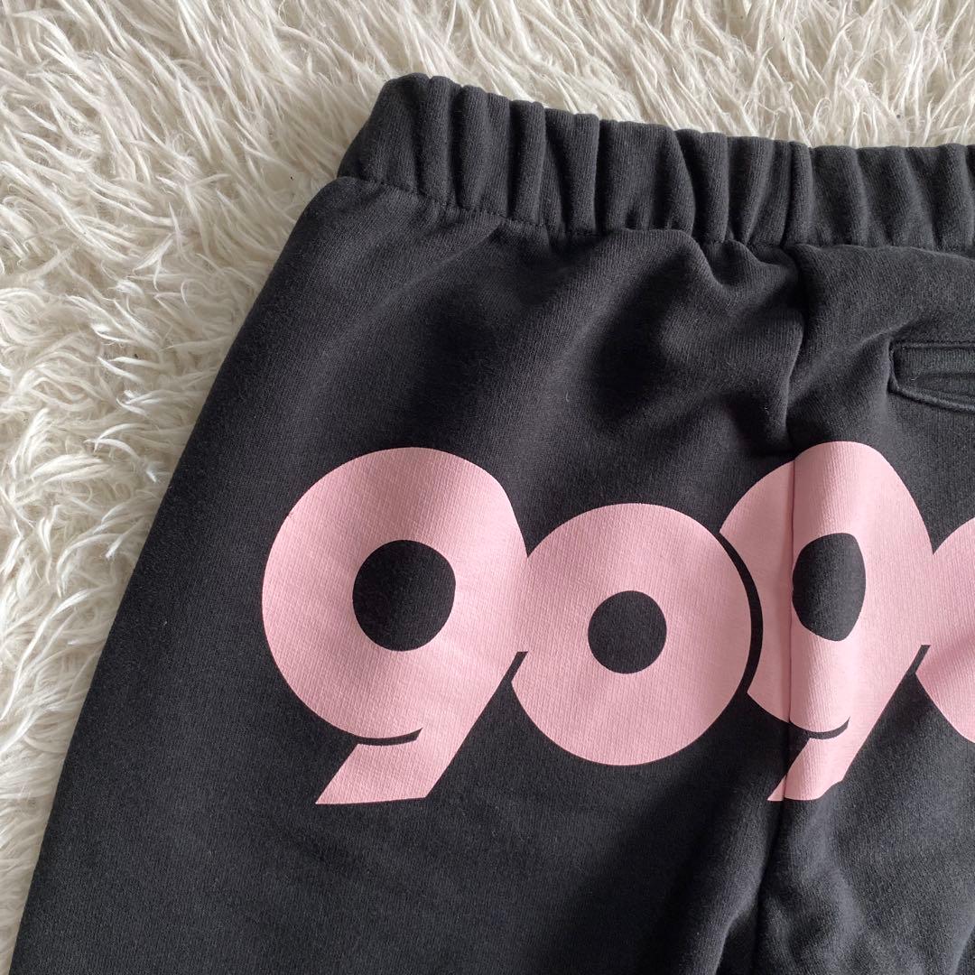 初心者です9090 フード付きセットアップ　ブラック　ピンク　ロゴ