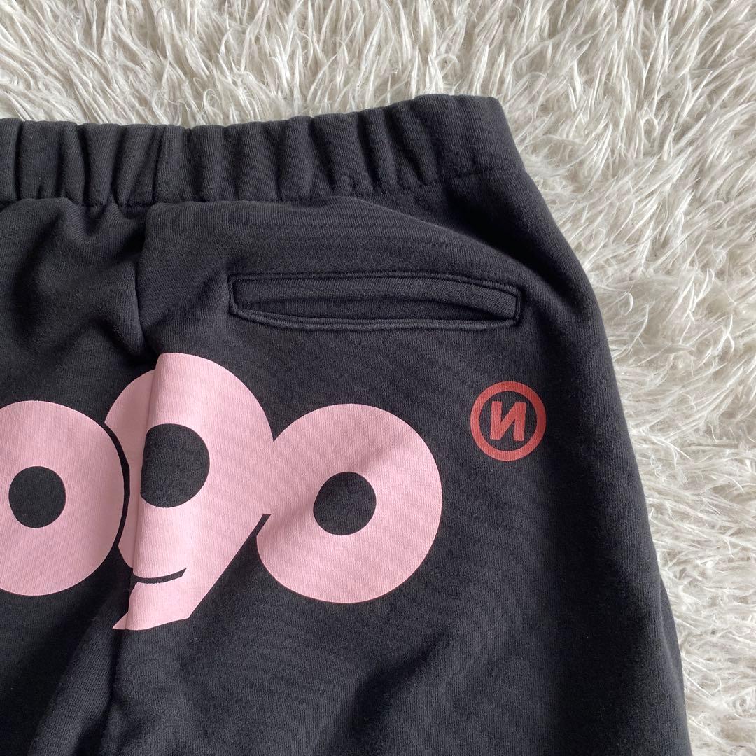 初心者です9090 フード付きセットアップ　ブラック　ピンク　ロゴ