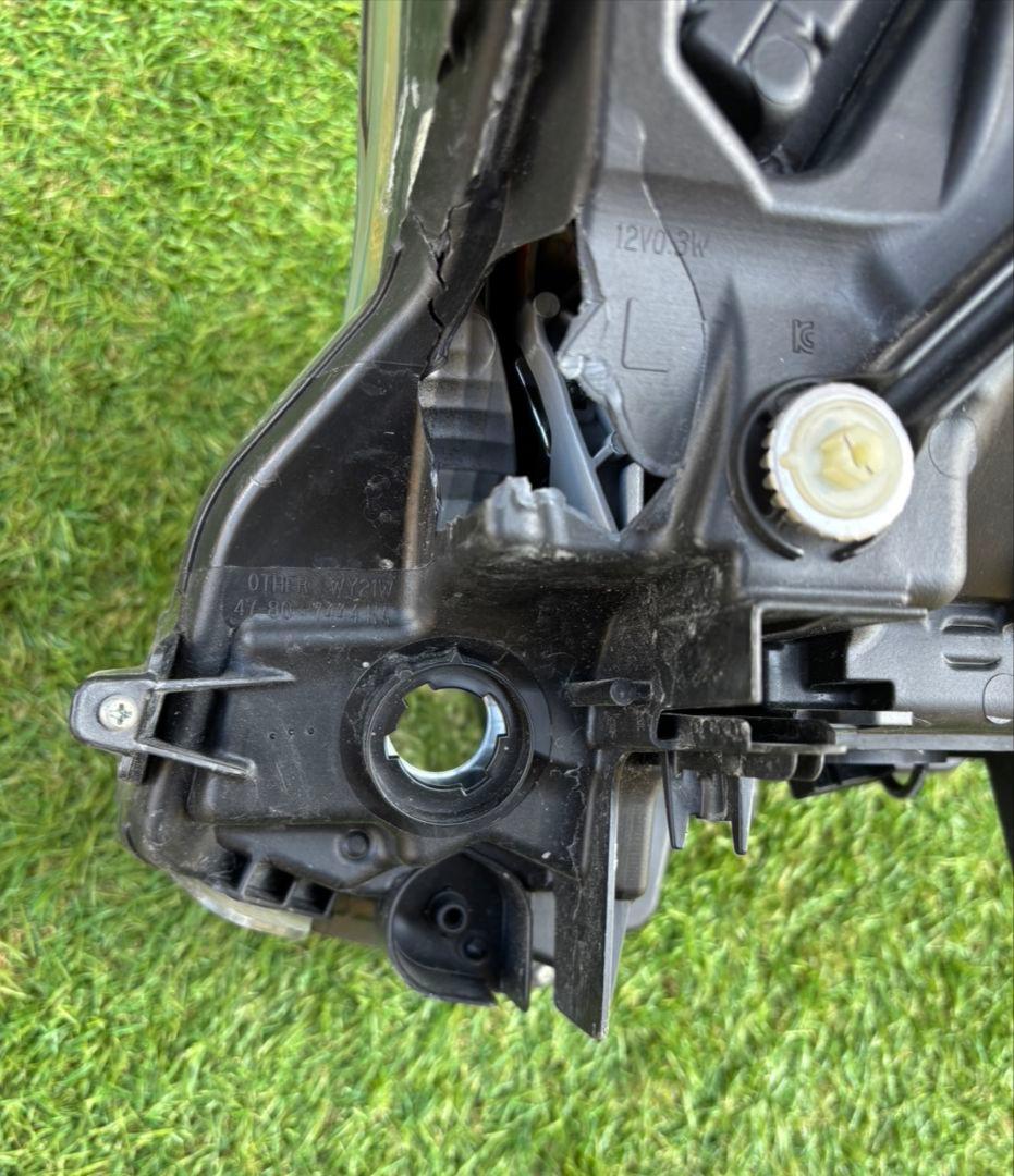 トヨタ ZVW50 プリウス 前期 右ヘッドライト LED