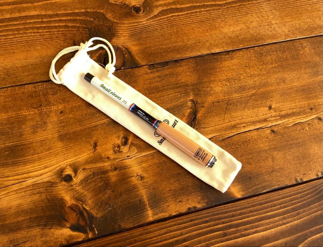 小物釣り竿　タナゴ竿　ブラック×ホワイト　180cm ウッドグリップ　振り出し竿