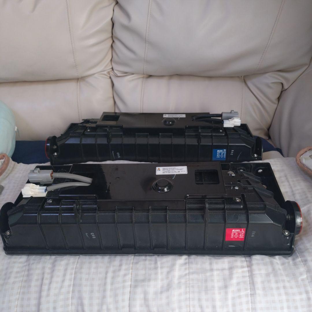 KOITO製新車外し３連テールランプ