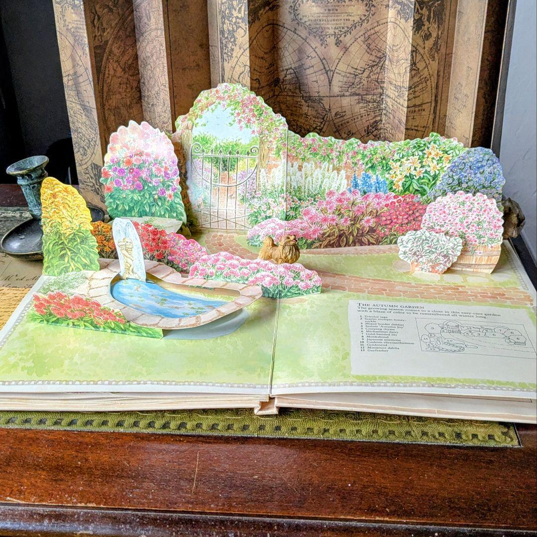まるで秘密の庭をそっと覗き込むような♪ポップアップ本　古書洋書