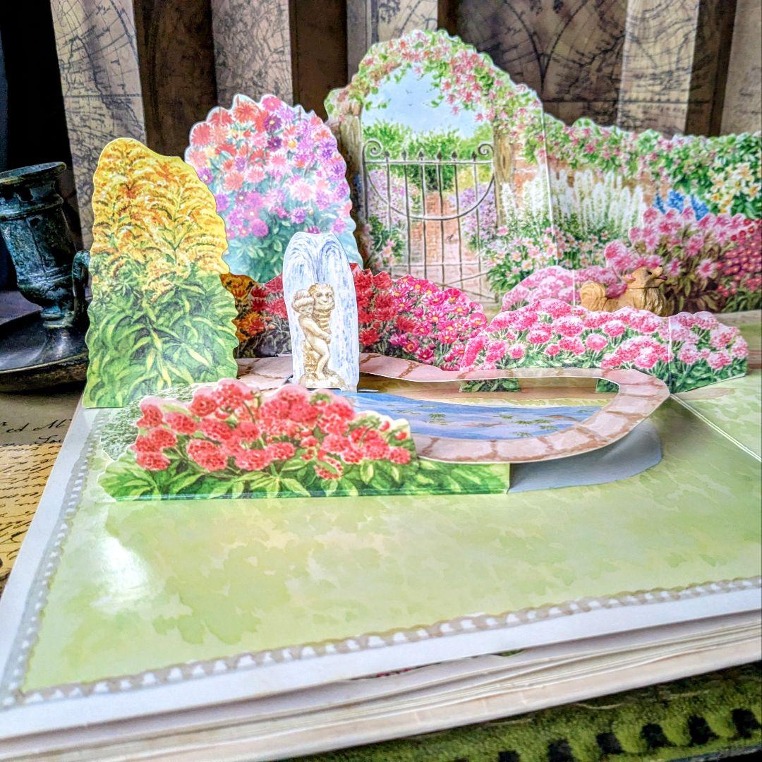 まるで秘密の庭をそっと覗き込むような♪ポップアップ本　古書洋書