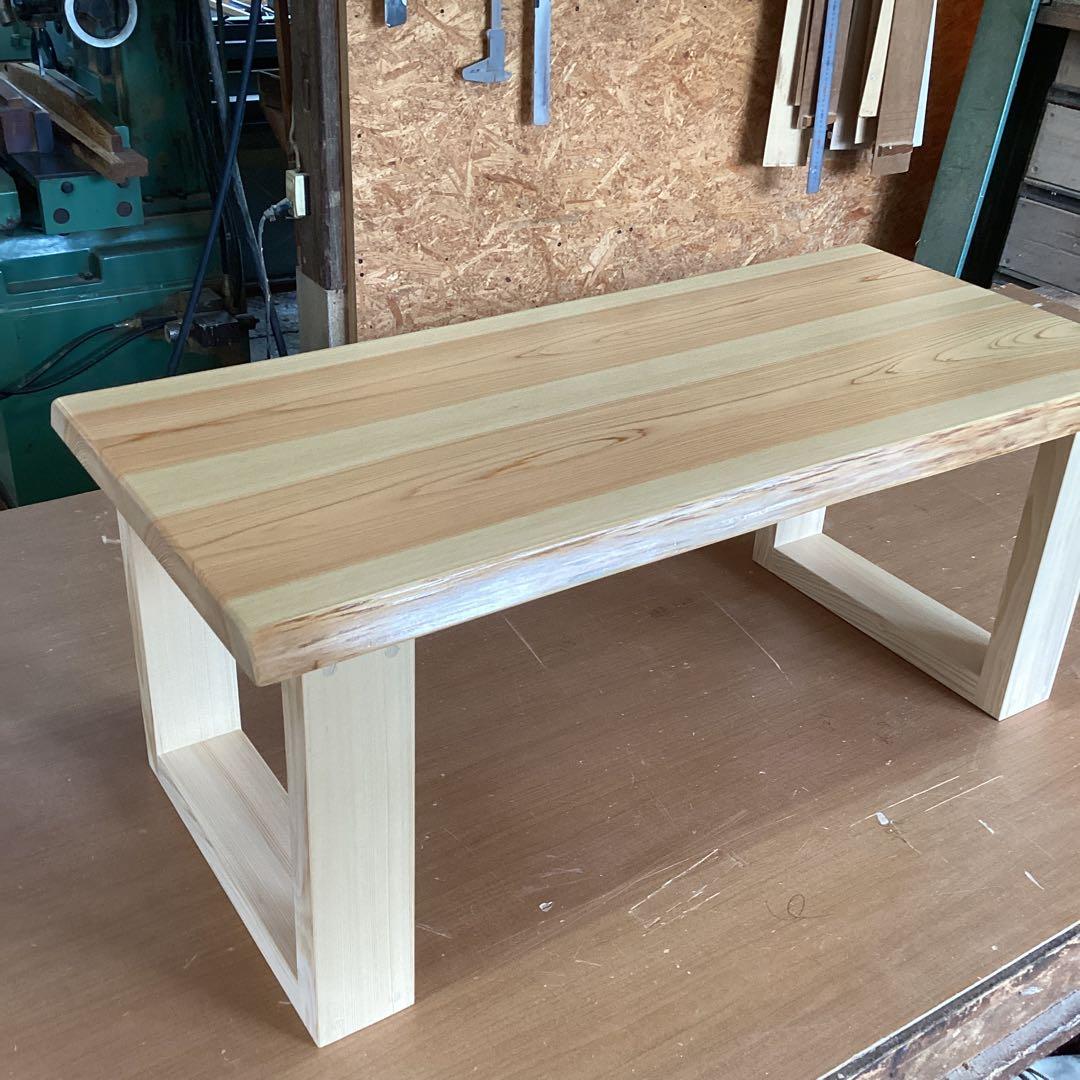 ヒノキの木目が美しいローテーブル