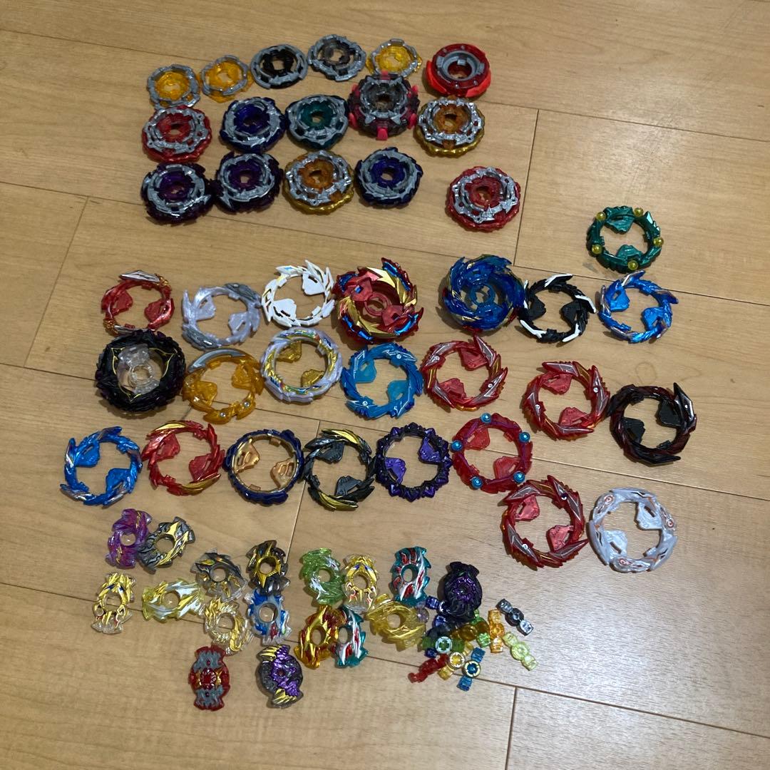 ベイブレードバーストシリーズ大量セット　(スタジアムは必要であればおつけします)