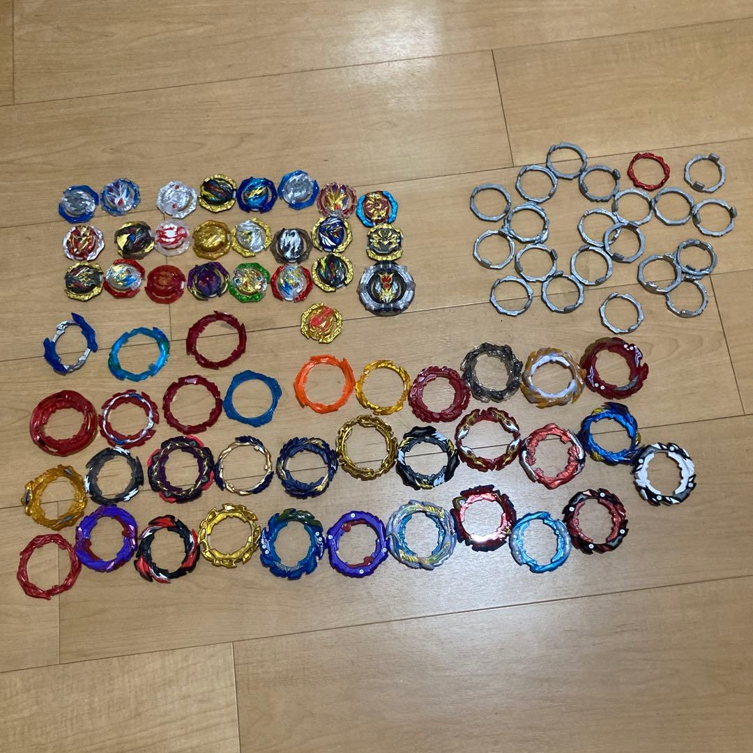 ベイブレードバーストシリーズ大量セット　(スタジアムは必要であればおつけします)