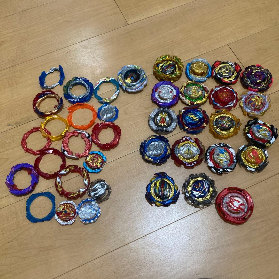 ベイブレードバーストシリーズ大量セット　(スタジアムは必要であればおつけします)