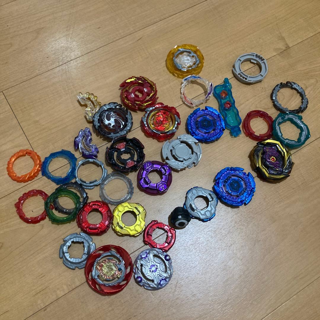 ベイブレードバーストシリーズ大量セット　(スタジアムは必要であればおつけします)