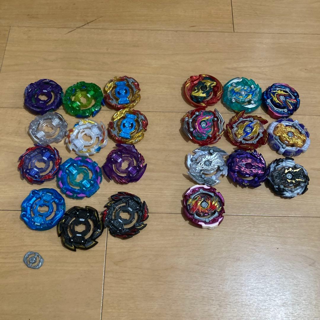 ベイブレードバーストシリーズ大量セット　(スタジアムは必要であればおつけします)