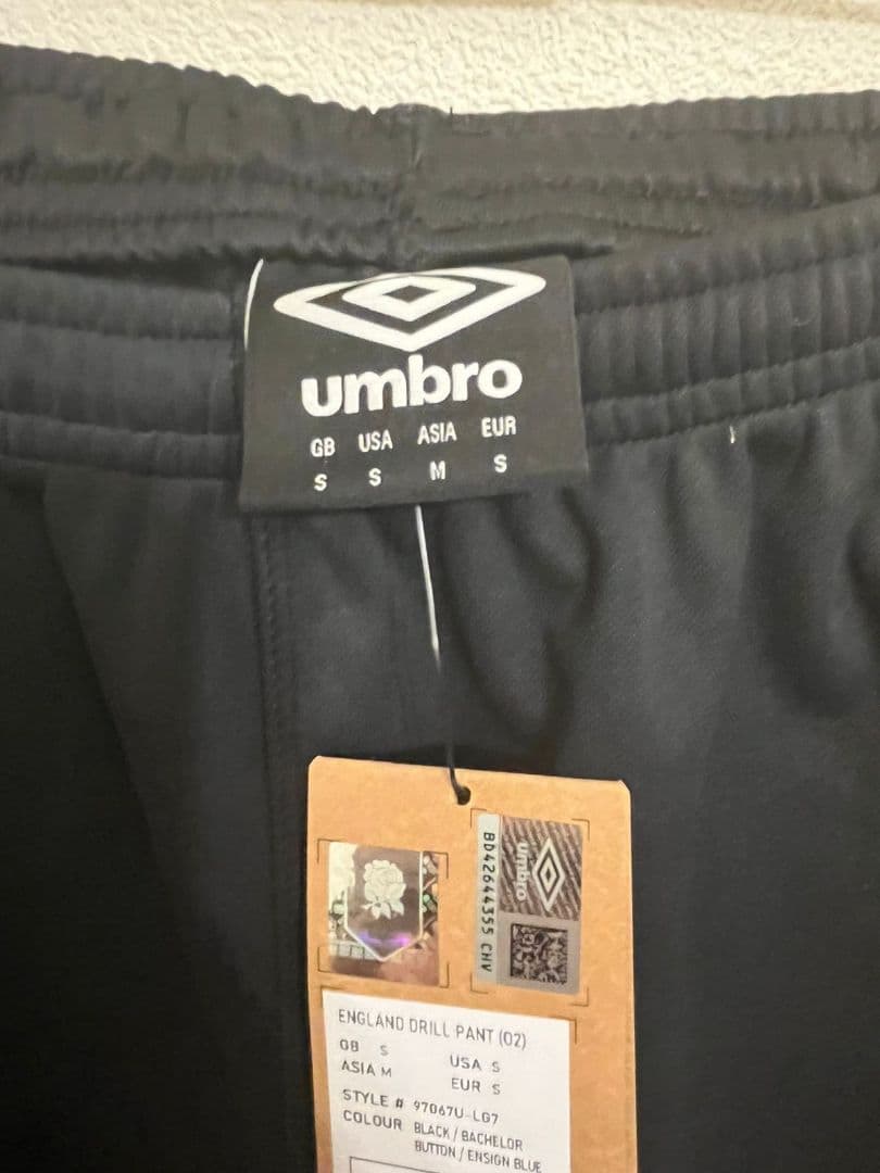 UMBRO【新品タグ付き】ラグビーイングランド代表ドリルパンツ黒　海外Sサイズ
