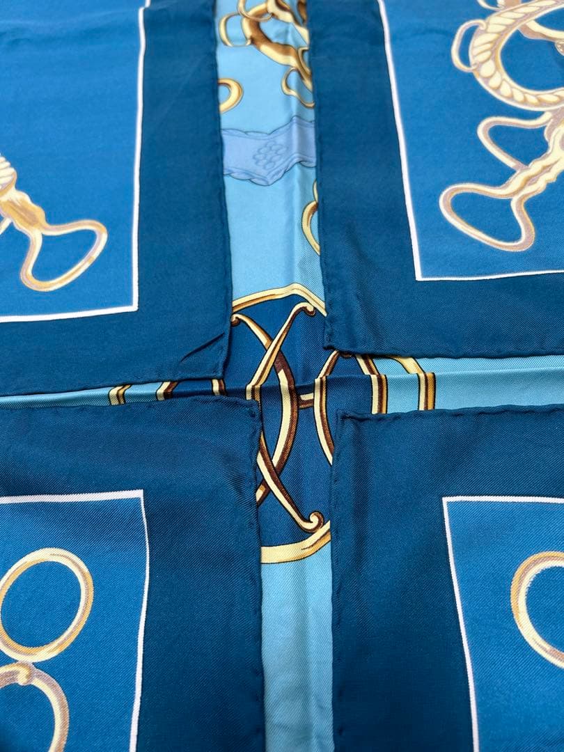 HERMÈS エルメス カレ90リフト・プロフィール（Lift Profile）