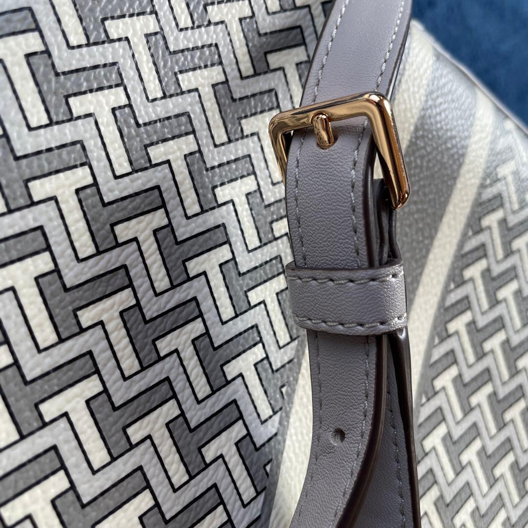 トリーバーチショルダーバッグ ホワイトグレー