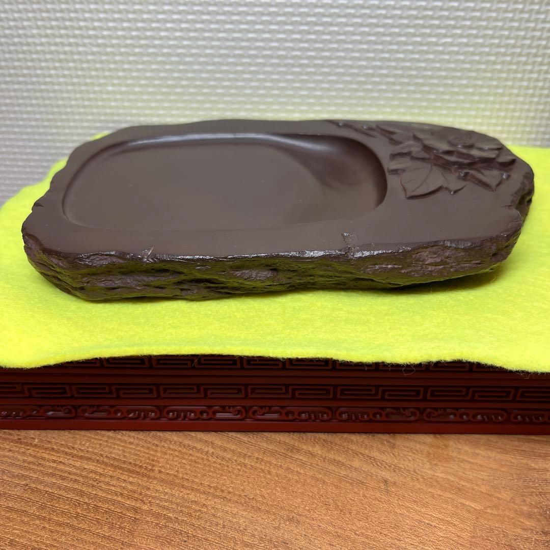 ⭕️赤間硯　牡丹花彫刻入り硯　女性好み　丘の全体に仕上げ塗料を塗布　赤間硯製硯師