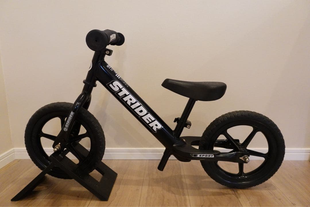 ストライダー12 スタンド付き