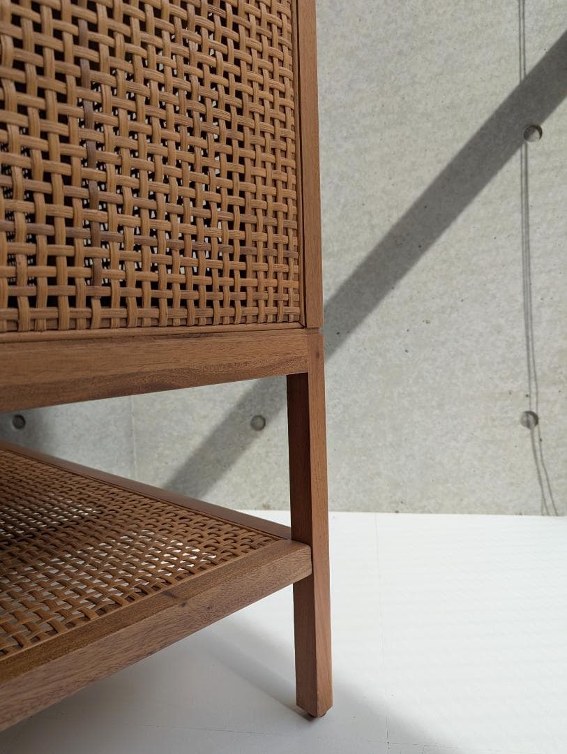 上質デザインの輸入木製 籐 キャビネット 海外品 希少